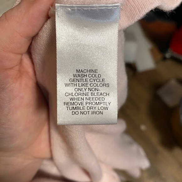 Woman’s size L pink sweater - Picture 5 of 5